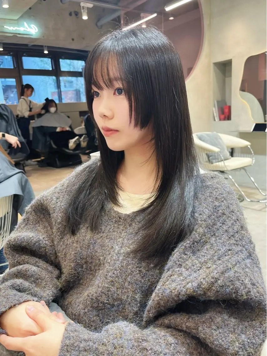 セミロング カラー グレージュ 姫カット 韓国風ヘア レイヤーカット シースルーバング レイヤーカット、ボブ GLROWのヘアスタイル