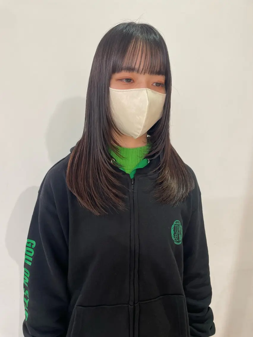 セミロング カラー グレージュ 顔まわりレイヤー 韓国風ヘア レイヤーカット カット ヘアカラー トリートメント MIU/ルーツカラー 顔まわりレイヤーのヘアスタイル