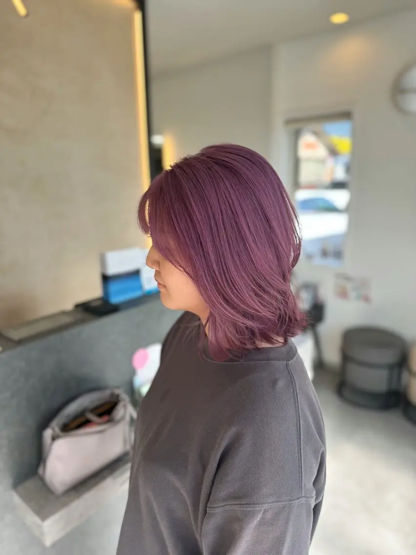 ミディアム パープルカラー 🫧はるか🫧 ブリーチ・髪質改善のヘアスタイル