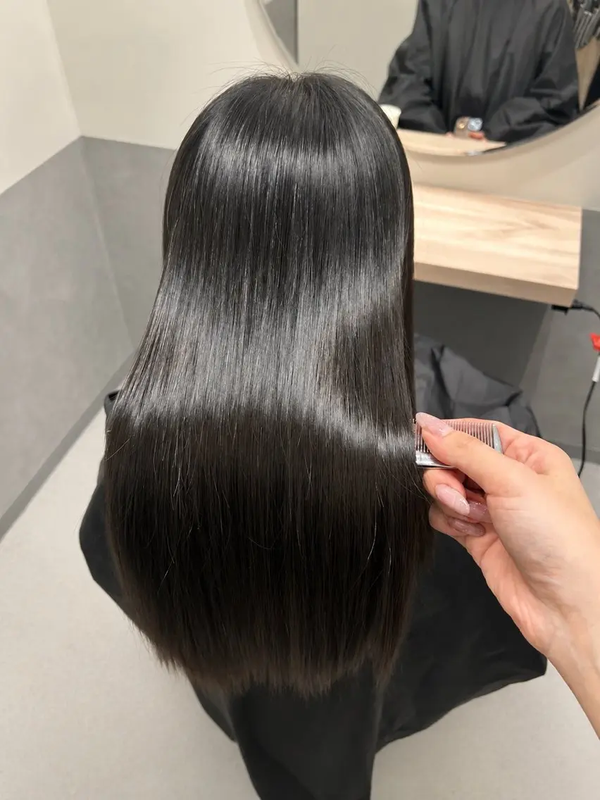 ロング カット 縮毛矯正 透明感カラー 美髪矯正💎momoのヘアスタイル