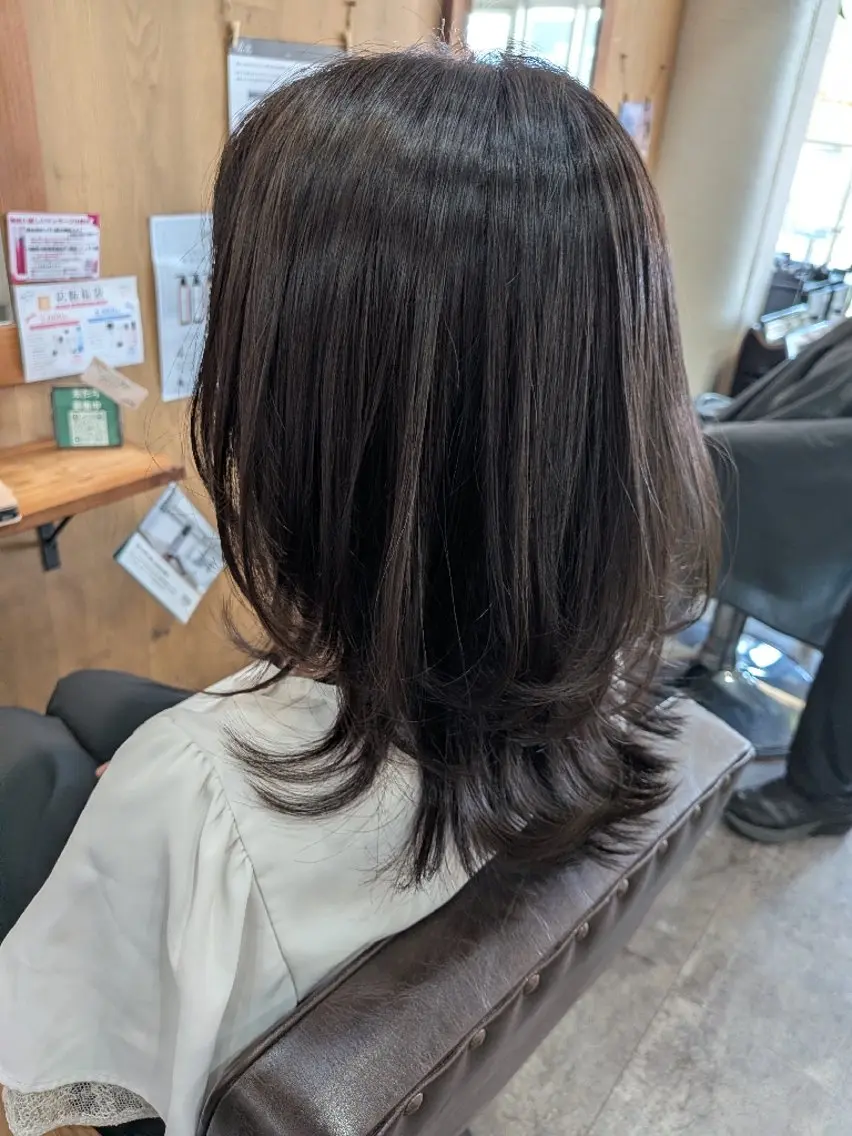 ミディアム ミディアムレイヤー レイヤーカット ヘアカラー ママ美容師👧🏻 髪質改善✨️木村倫子のヘアスタイル