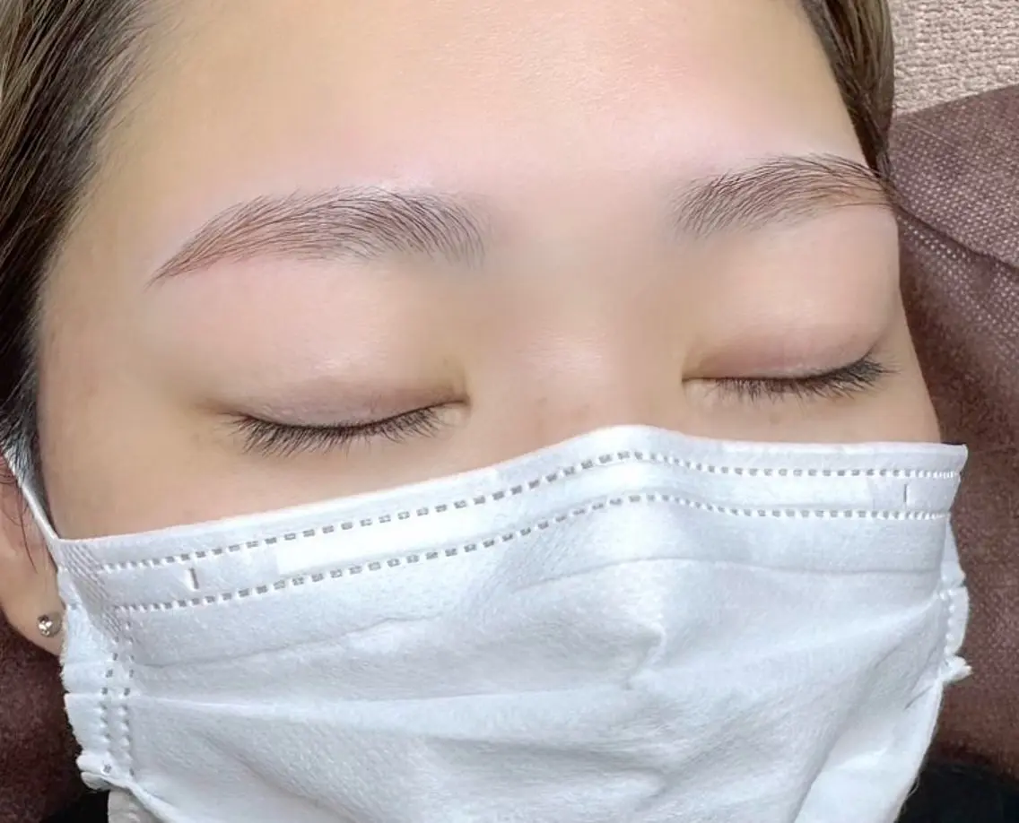 アイブロウスタイリング＋美眉ワックスの写真