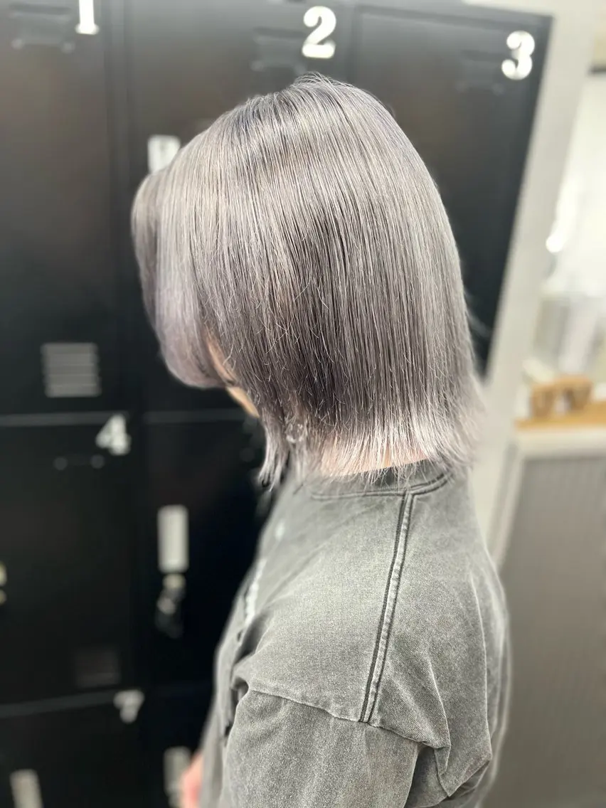ミディアム カラー ブリーチ 透明感カラー ハイトーンカラー シルバー ホワイトシルバー カット ヘアカラー 透明感カラー特化🫧 🦋栗原🦋のヘアスタイル