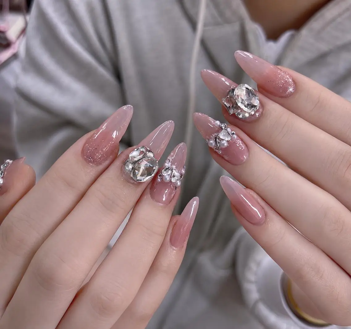 ネイル アートネイル 長さ出し ジェルネイル ガーリー キラキラネイル Rina Mika Nailsのネイルデザイン