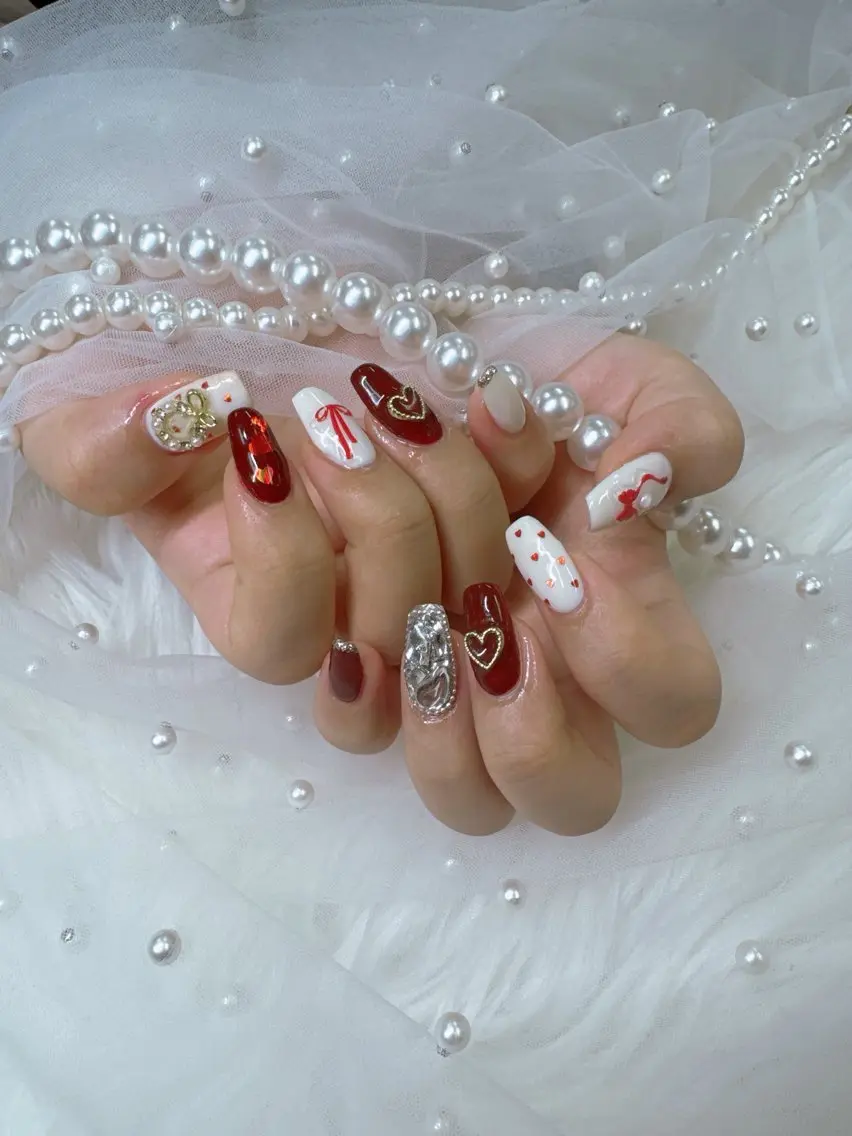 ネイル フレンチネイル ジェルネイル ガラスフレンチ キラキラネイル ロングネイル ハンドネイル Queeens nailのネイルデザイン