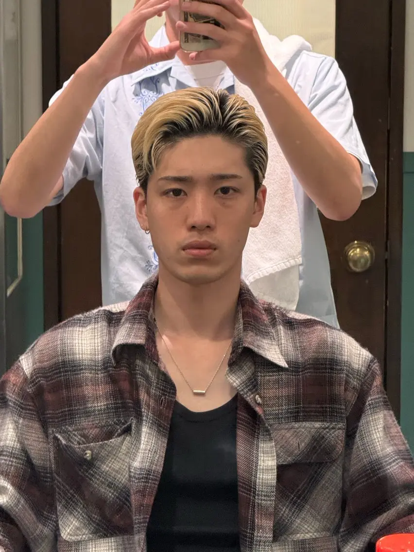 ショート カット 足立 享祐のヘアスタイル