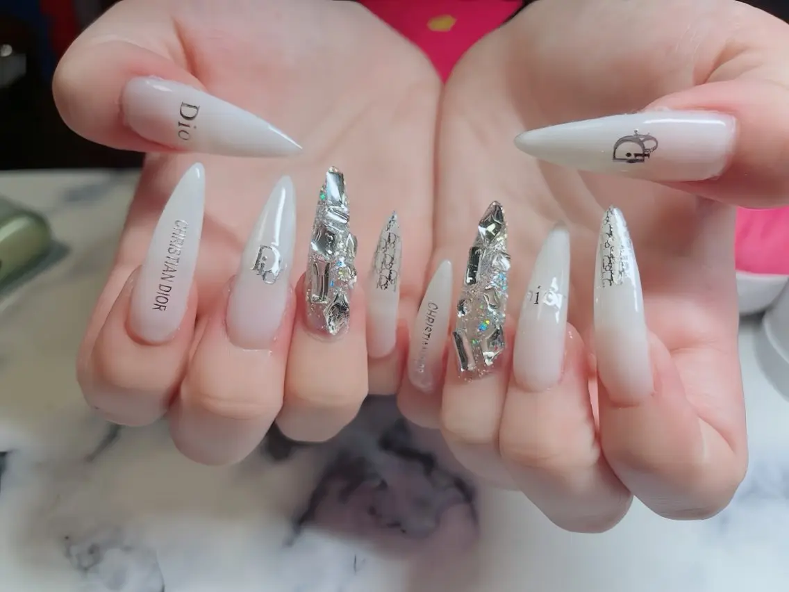 ネイル アートネイル ロングネイル スカルプネイル ネイルチップ ハンドネイル Rin Nail 新大久保店のネイルデザイン