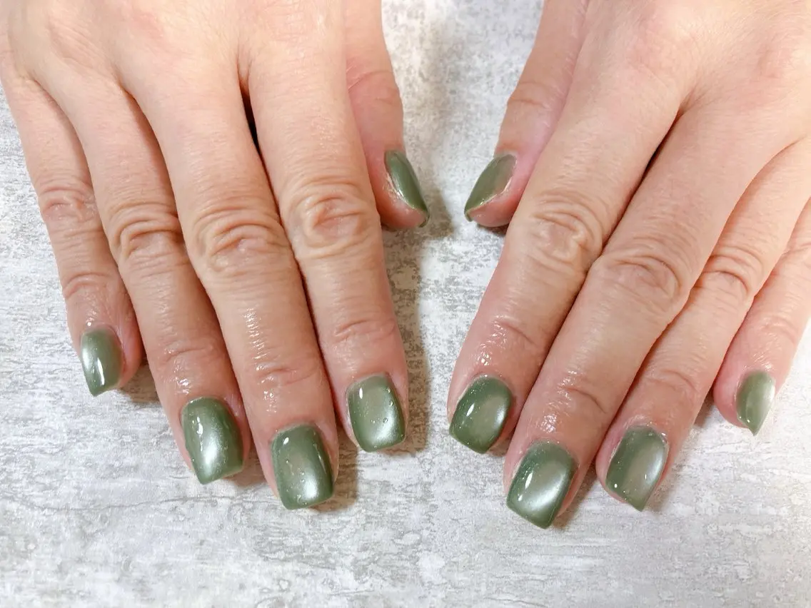 ネイル オーロラネイル フットネイル フレンチネイル ジェルネイル グリーン ハンドネイル kiki nail たまプラーザのネイルデザイン