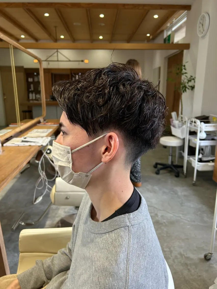 ショート パーマ メンズ メンズパーマ 刈り上げ ショートヘア カット パーマ 佐藤 悠生 メンズパーマ.カットのヘアスタイル