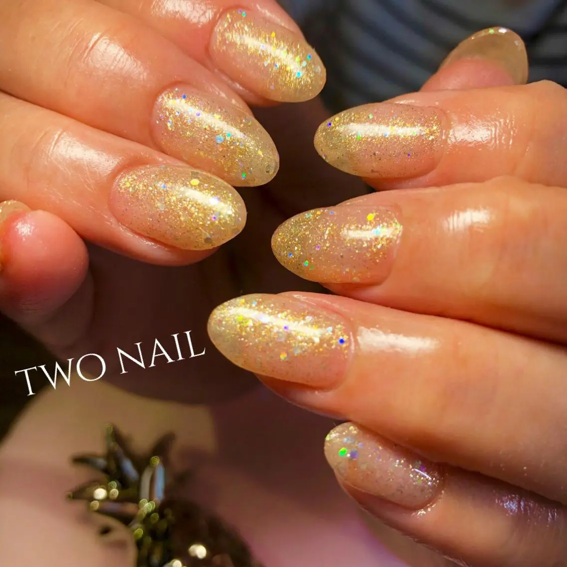 ネイル ゴールド ラメ(グリッター) ワンカラーネイル two nailのネイルデザイン