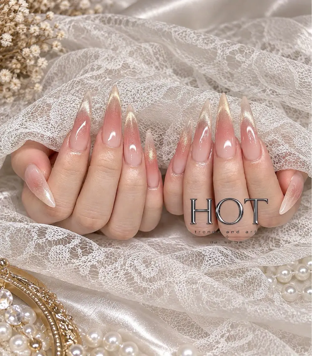 ネイル アートネイル オーロラネイル クリアネイル 長さ出し フレンチネイル ハンドネイル HOT Nail Salonのネイルデザイン
