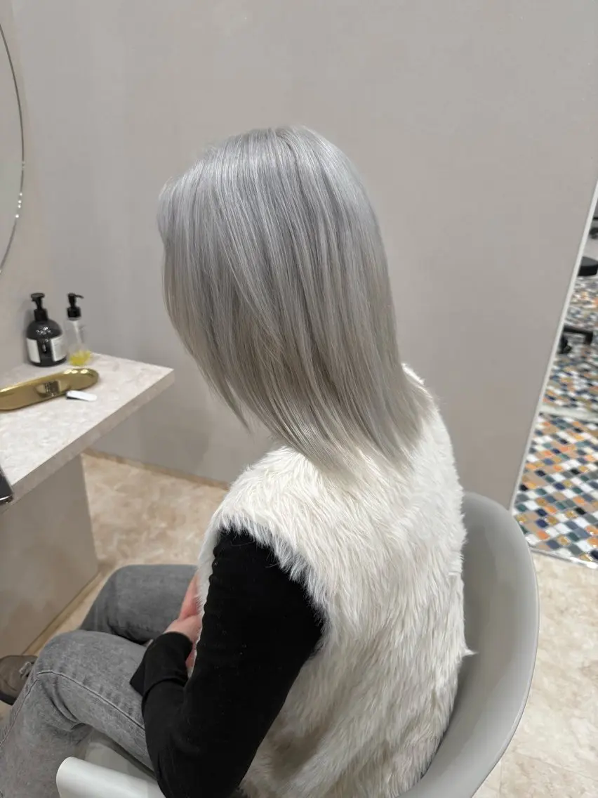 ミディアム カラー カット ヘアカラー トリートメント 水野 亨祐のヘアスタイル