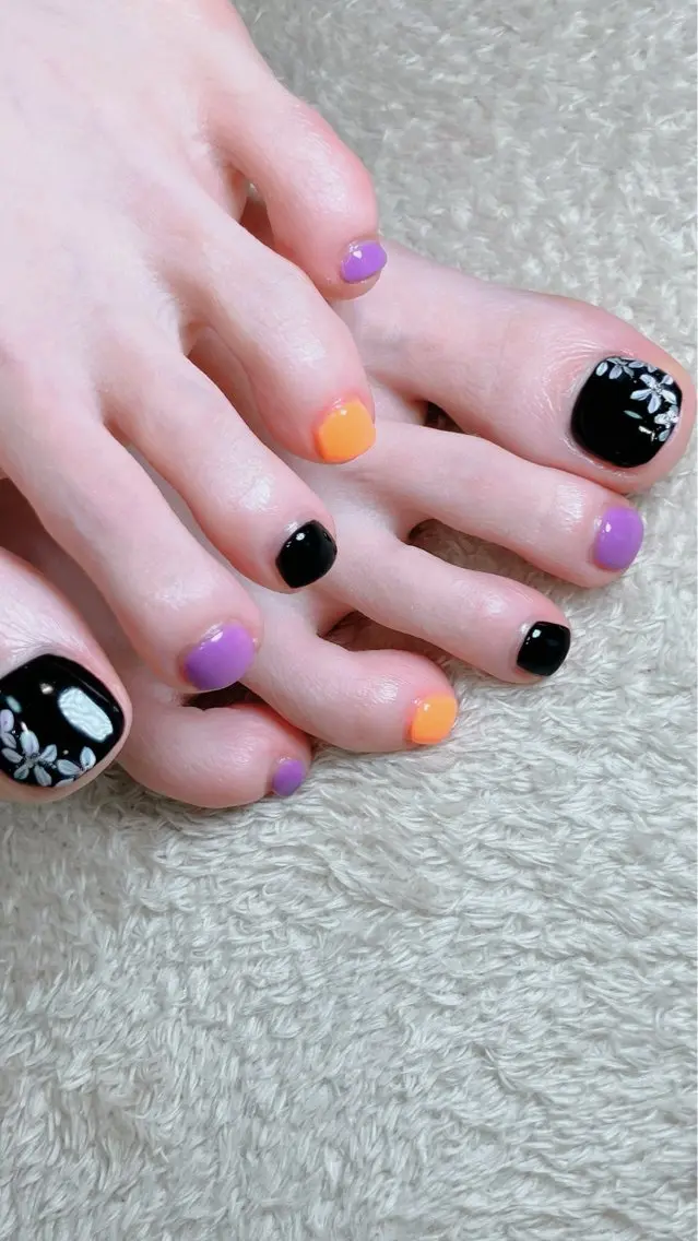 ネイル フットネイル shino🌟 痛ネイルのネイルデザイン