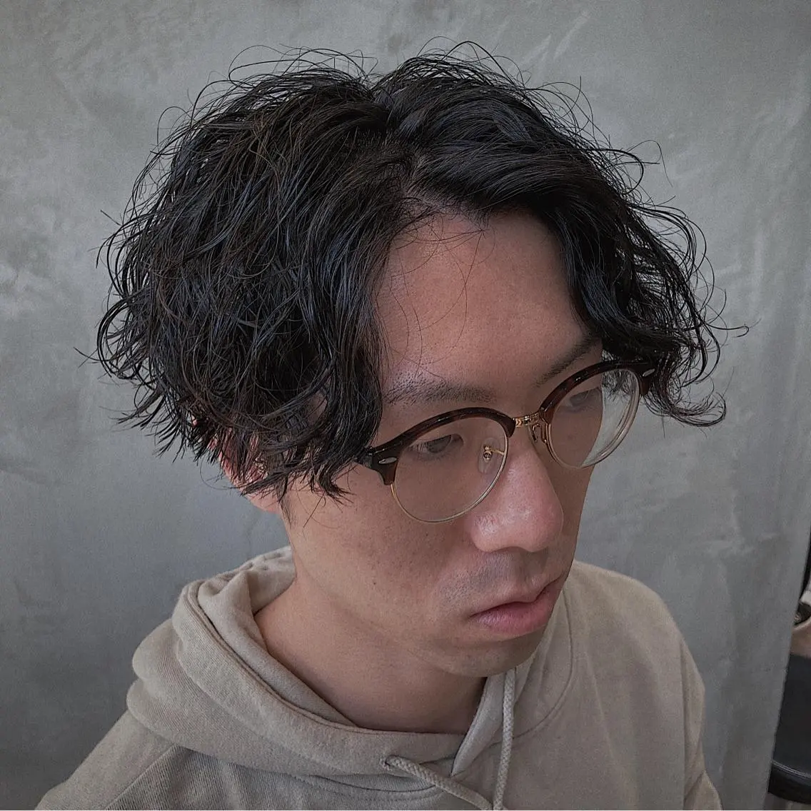 ミディアム パーマ メンズ センターパート 波巻きスパイラルパー マ/シャドウパーマ駿のヘアスタイル