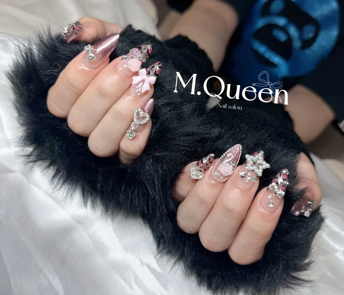 ネイル MQueen ネイルサロンマルのネイルデザイン
