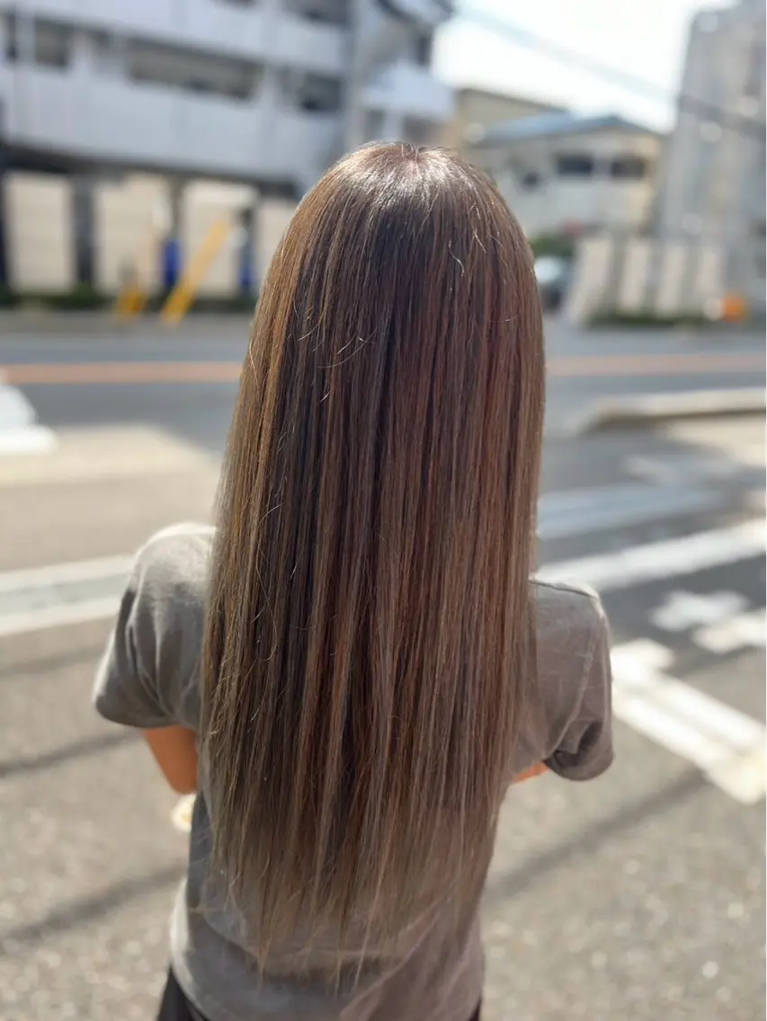 ロング カラー ブルーカラー ブルージュ ダブルカラー グレージュ ハイライトカラー ヘアカラー トリートメント ヨッ シーのヘアスタイル