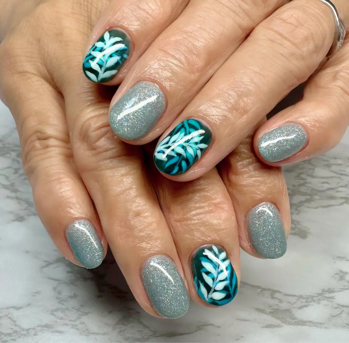 ネイル オーロラネイル ラメ(グリッター) 夏ネイル ハンドネイル Mai’s nailのネイルデザイン
