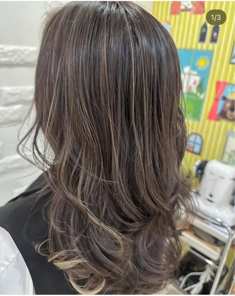 カット＋ダブルカラー（全体ハイライト)の写真
