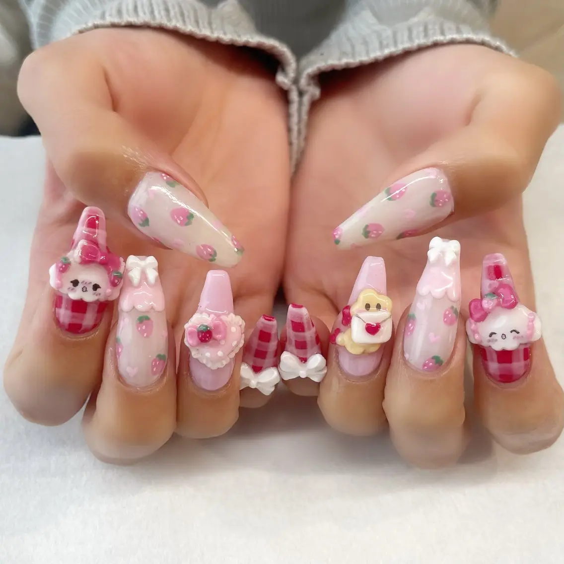 ネイル ハンドネイル 💎🐰 saki. m 🐰💎のネイルデザイン