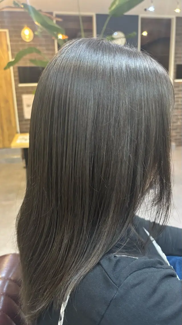 ミディアム カラー グレージュ オリーブグレージュ オリーブグレー ✨髪質改善カラー✨ ストレート☔脇田のヘアスタイル