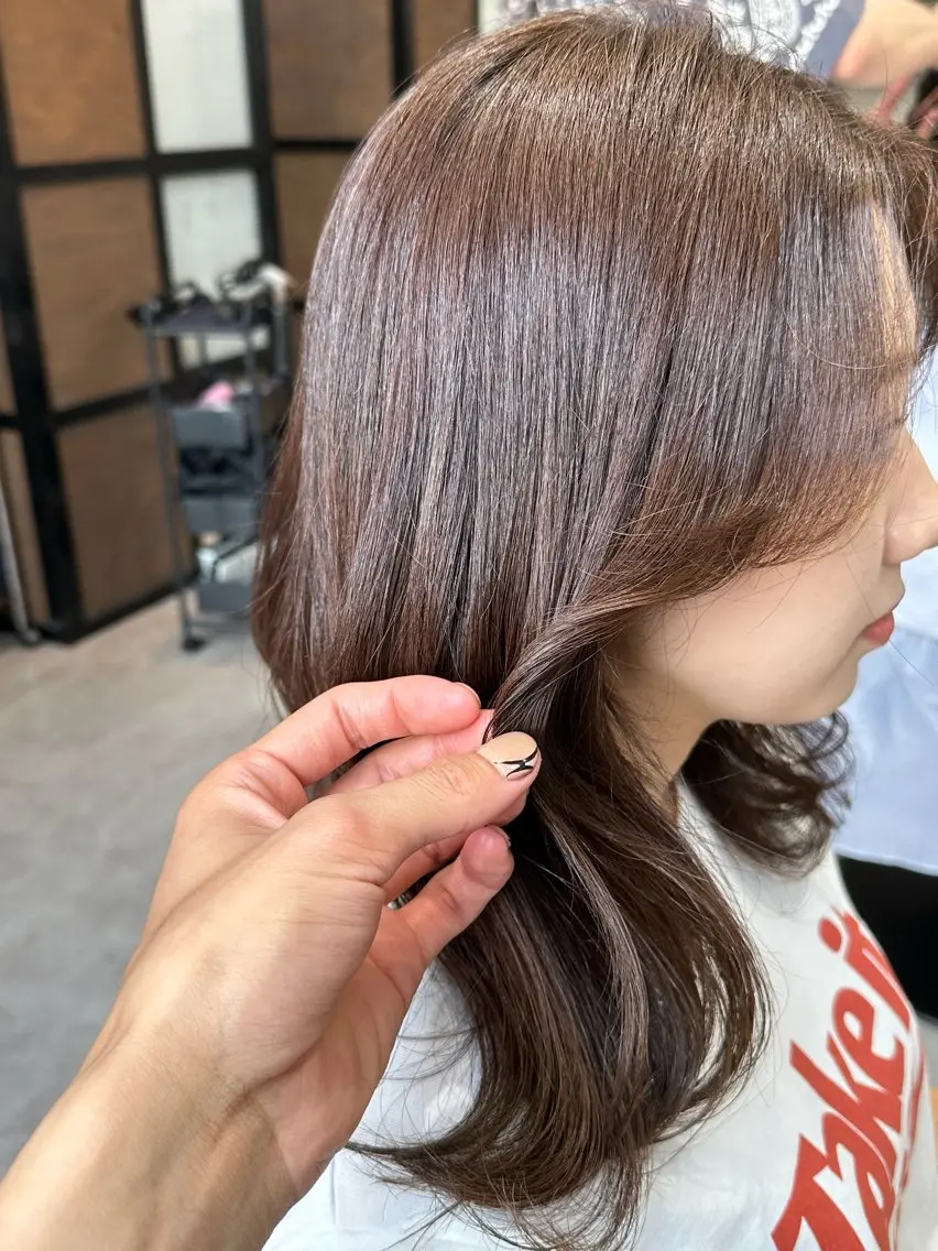 ロング 顔まわりレイヤー 顔周りカット レイヤーカット 牧内 拓のヘアスタイル
