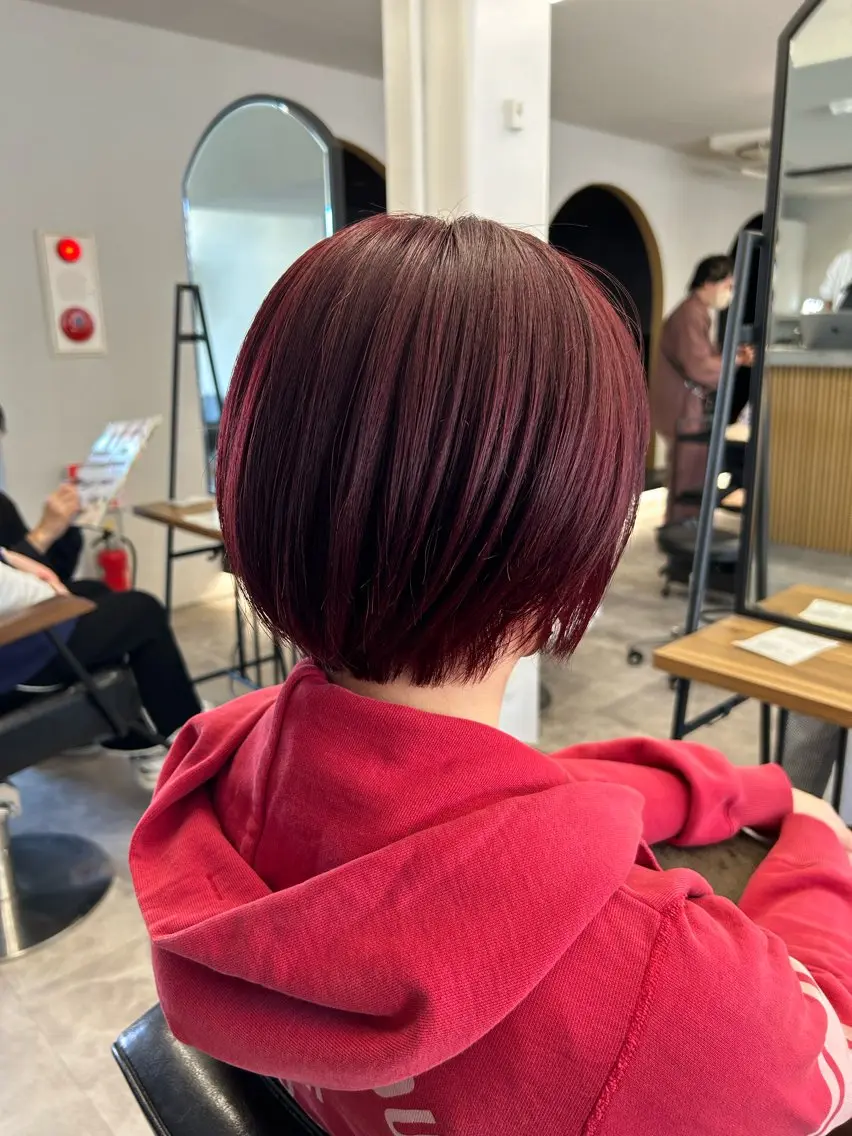 ショート カラー レッドカラー Emitas.　井上 真奈美のヘアスタイル