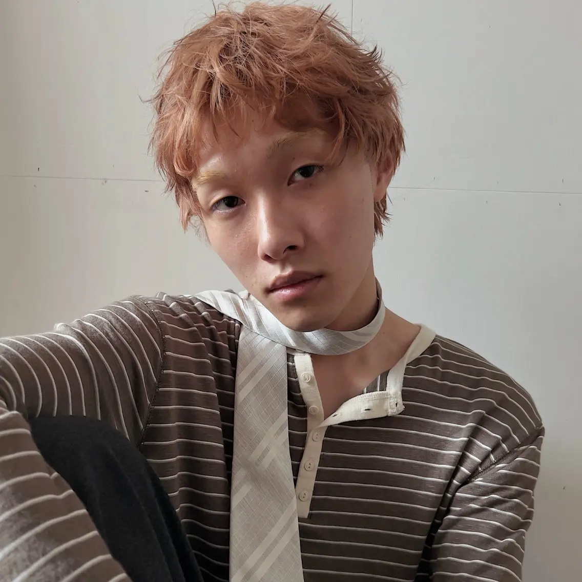 ショート カラー メンズ メンズハイトーン ベージュカラー ハイトーンカラー オレンジ オレンジベージュ ヘアカラー 大阪メンズパーマ /ショート/らいのヘアスタイル