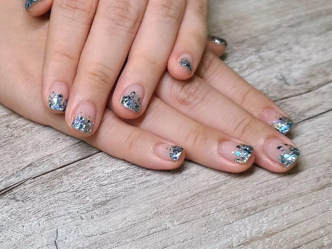 ネイル ブルー グラデーション ホログラムネイル キラキラネイル KAI NAILS💅🏻✨のネイルデザイン