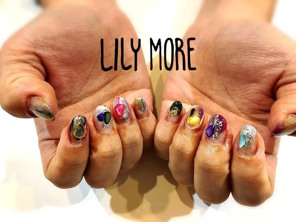 ネイル ストーンネイル Lily closetのネイルデザイン