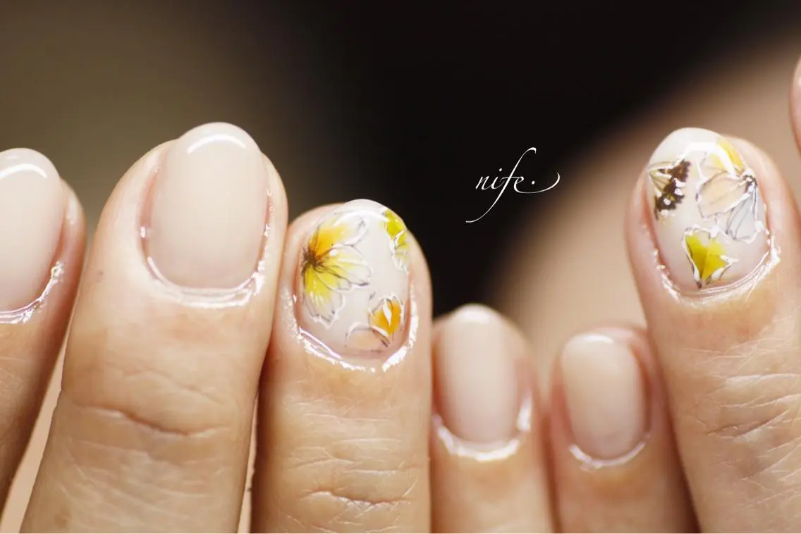 ネイル アートネイル フラワーネイル ワンカラーネイル 春ネイル atelier nife.のネイルデザイン