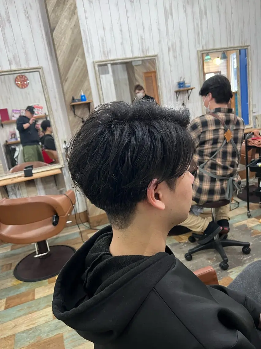 ミディアム パーマ メンズ ミディアムパーマ フェードカット メンズパーマ 八尾メンズ特化 スタイリスト竜也のヘアスタイル