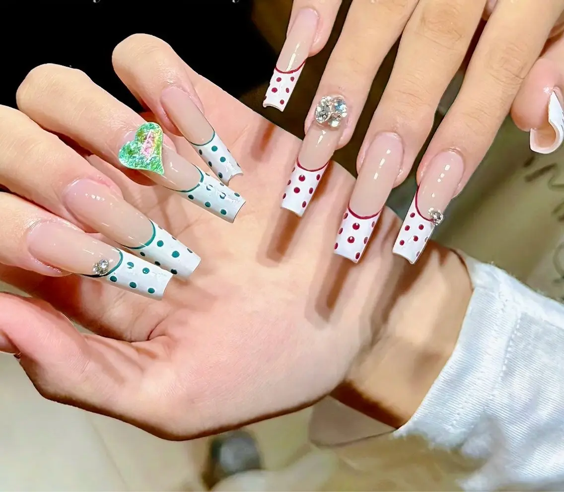 ネイル オーロラネイル フラワーネイル フットネイル フレンチネイル ジェルネイル ハンドネイル BabyYouMi nailのネイルデザイン