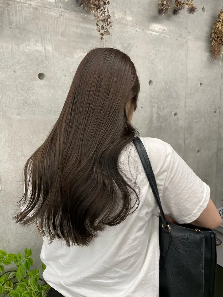 ロング カラー ロングレイヤー アッシュ ベージュカラー ブリーチ 透明感カラー カット ヘアカラー トリートメント 誰より丁寧なカット/ 小林輝/レイヤーのヘアスタイル