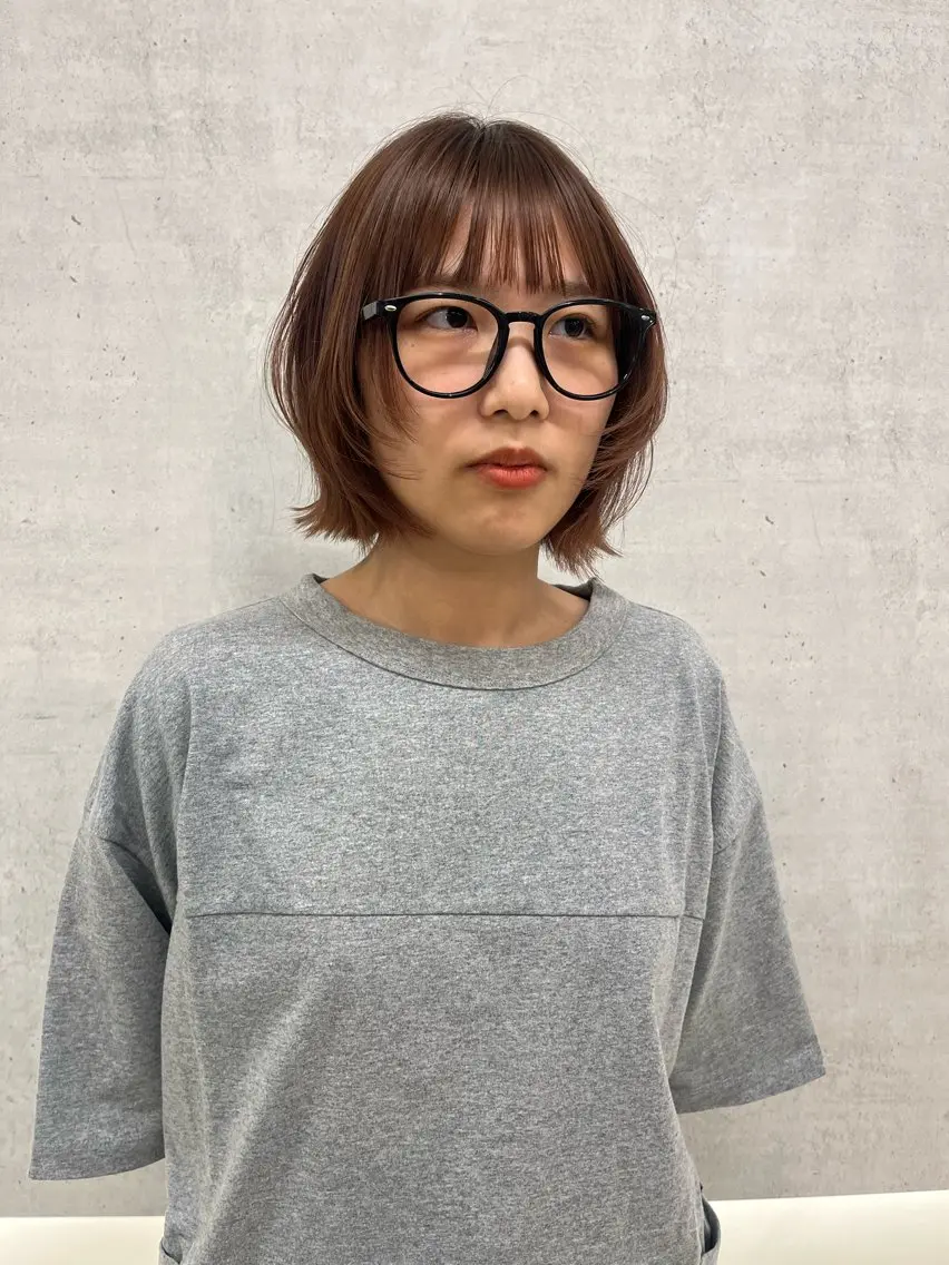 ミディアム ボブ 伸ばしかけ レイヤーカット yura /レイヤーカットのヘアスタイル