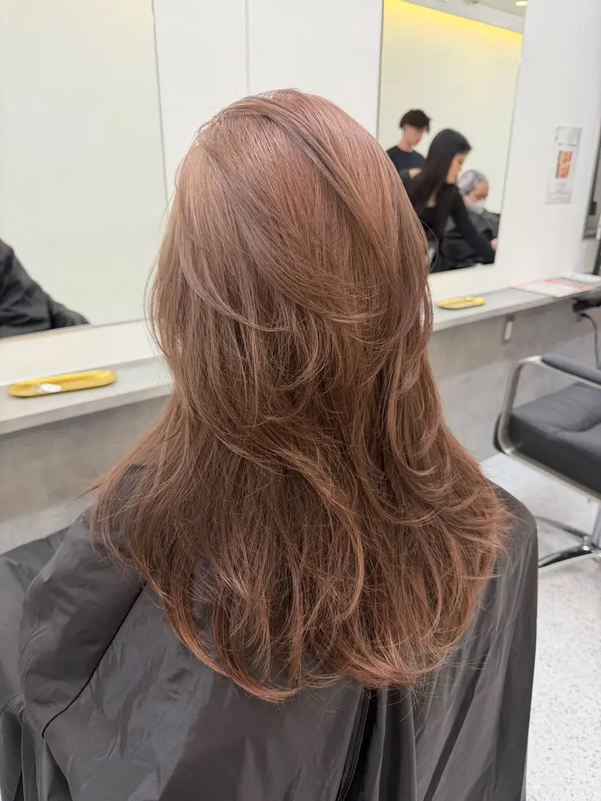 ロング カット ヘアカラー トリートメント 瀧優華ハイトーン/ 大人レイヤー🩵のヘアスタイル