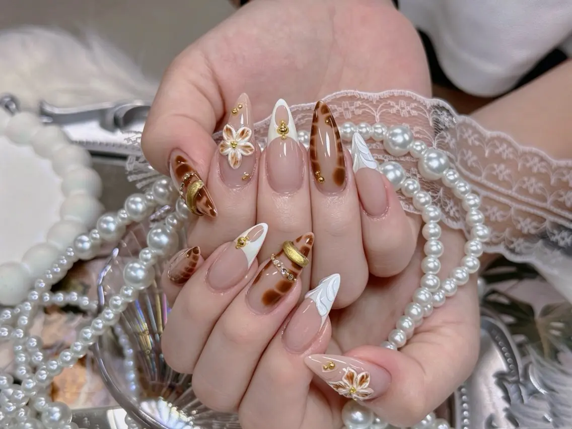 ネイル オーロラネイル チークネイル 長さ出し フットネイル フレンチネイル ハンドネイル Rola kira 麗のネイルデザイン