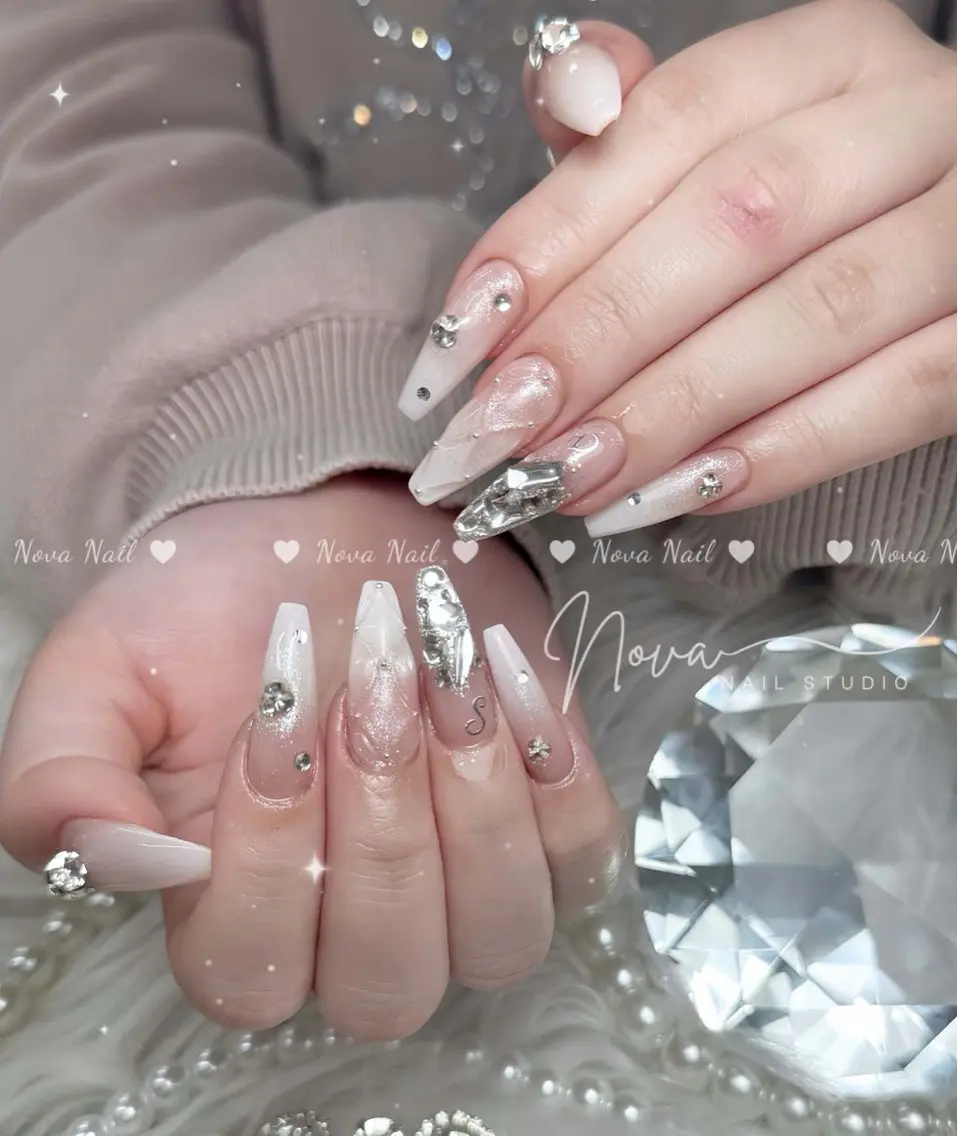 ネイル ジェルネイル 氷ネイル・うるうるネイル キラキラネイル 韓国ネイル 持ち込み ハンドネイル ハンドケア Kitty Nail Novaのネイルデザイン