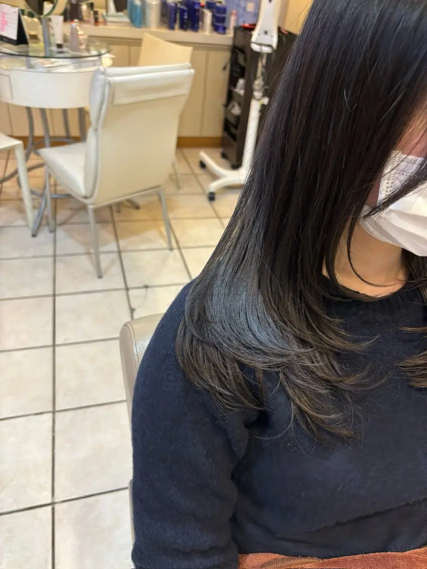 セミロング イソベ ミズキのヘアスタイル