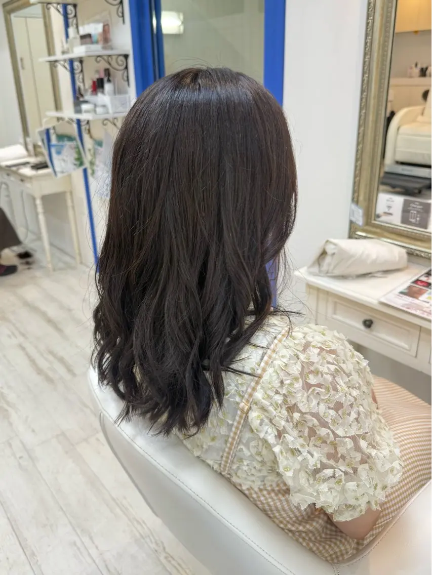 セミロング カット ヘアカラー 新籾 尚哉のヘアスタイル