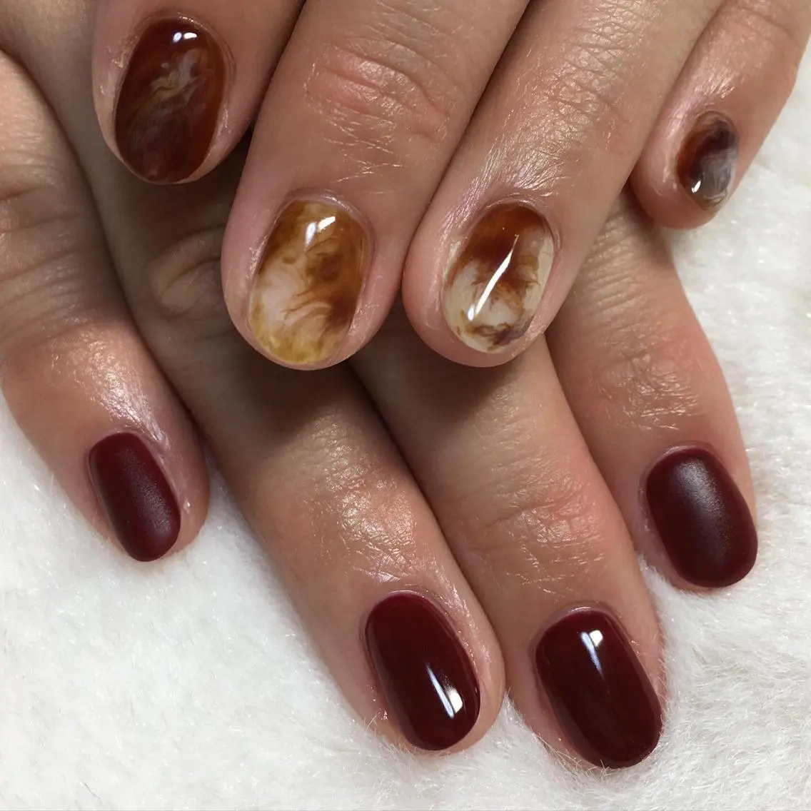 ショート ネイル アートネイル ボルドー ニュアンスネイル シンプルネイル kipinail 川﨑えりかのネイルデザイン