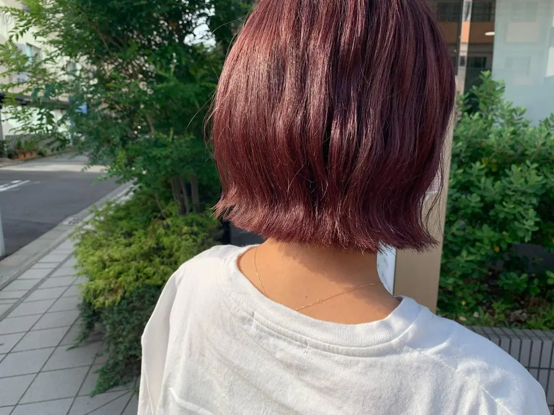 ショート カラー 切りっぱなしボブ ブリーチ ハイライトカラー ピンクカラー バイオレットカラー Honami カラー診断/髪質改善のヘアスタイル