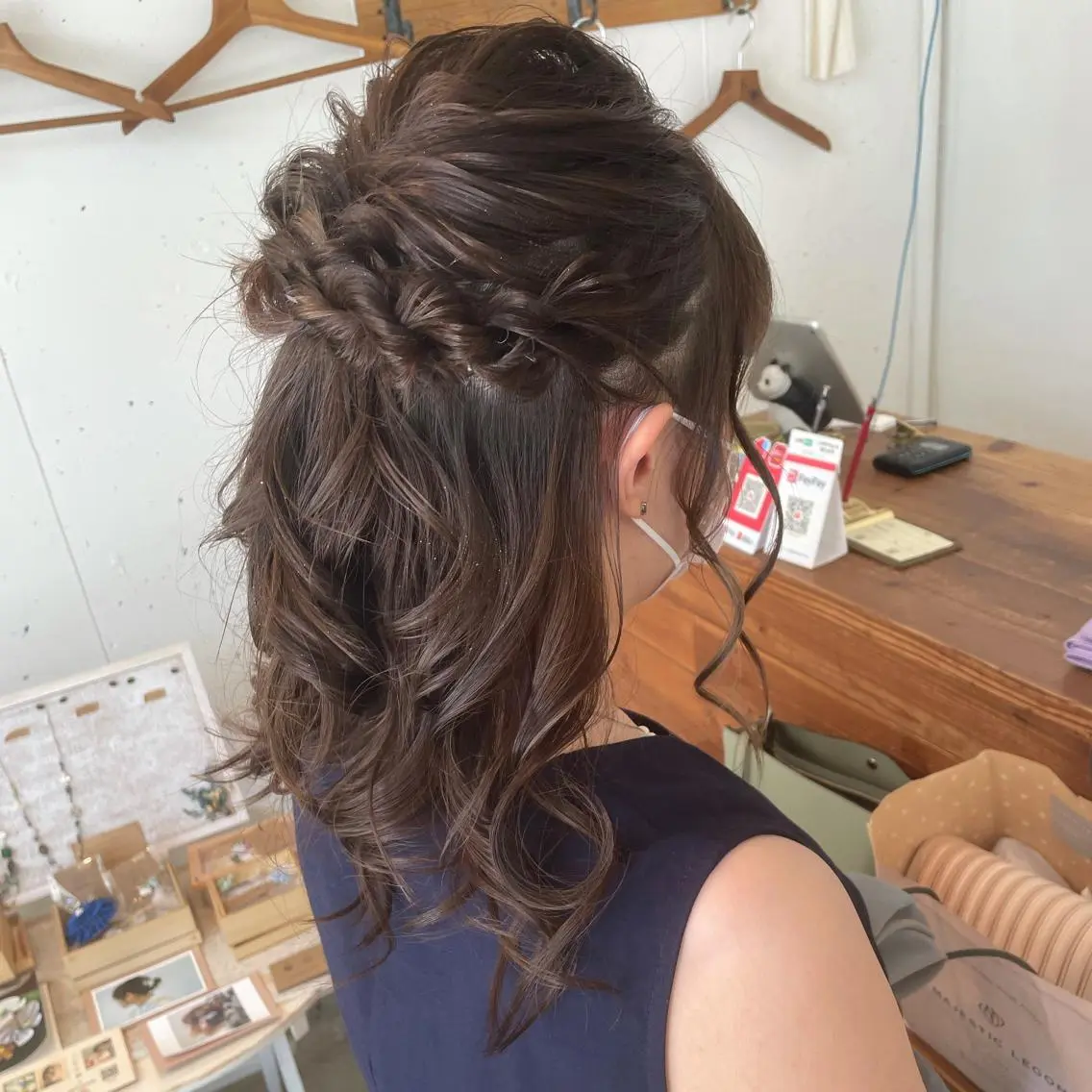 セミロング カラー ヘアアレンジ ヘアセット 鴫原 亜弥のヘアスタイル
