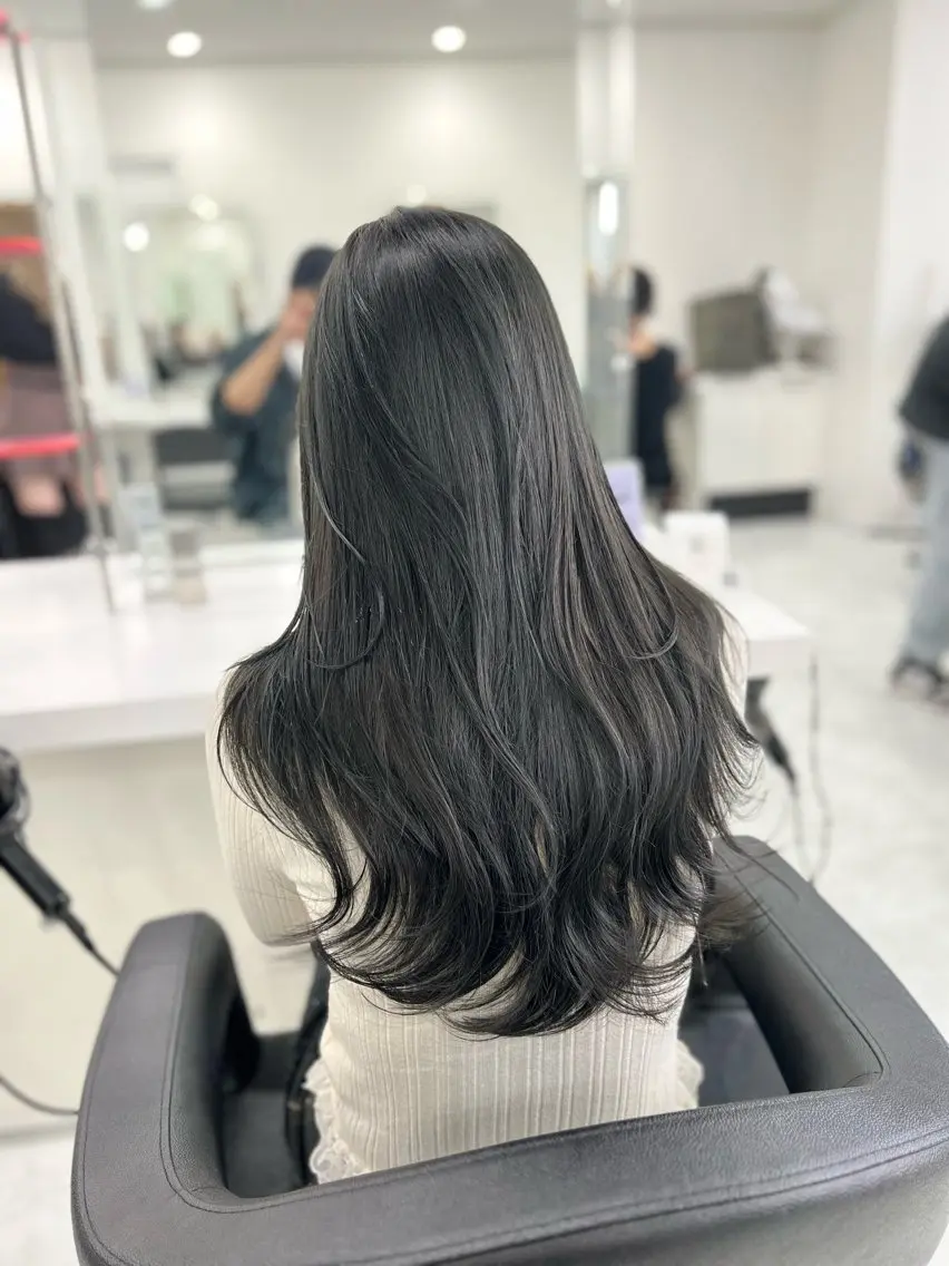 ロング カラー 透明感カラー🫧 レイヤーカットのヘアスタイル