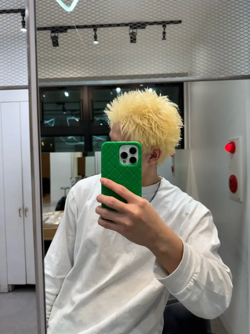 ショート カラー ブリーチ ヘアカラー fifth 村田 悠輔のヘアスタイル