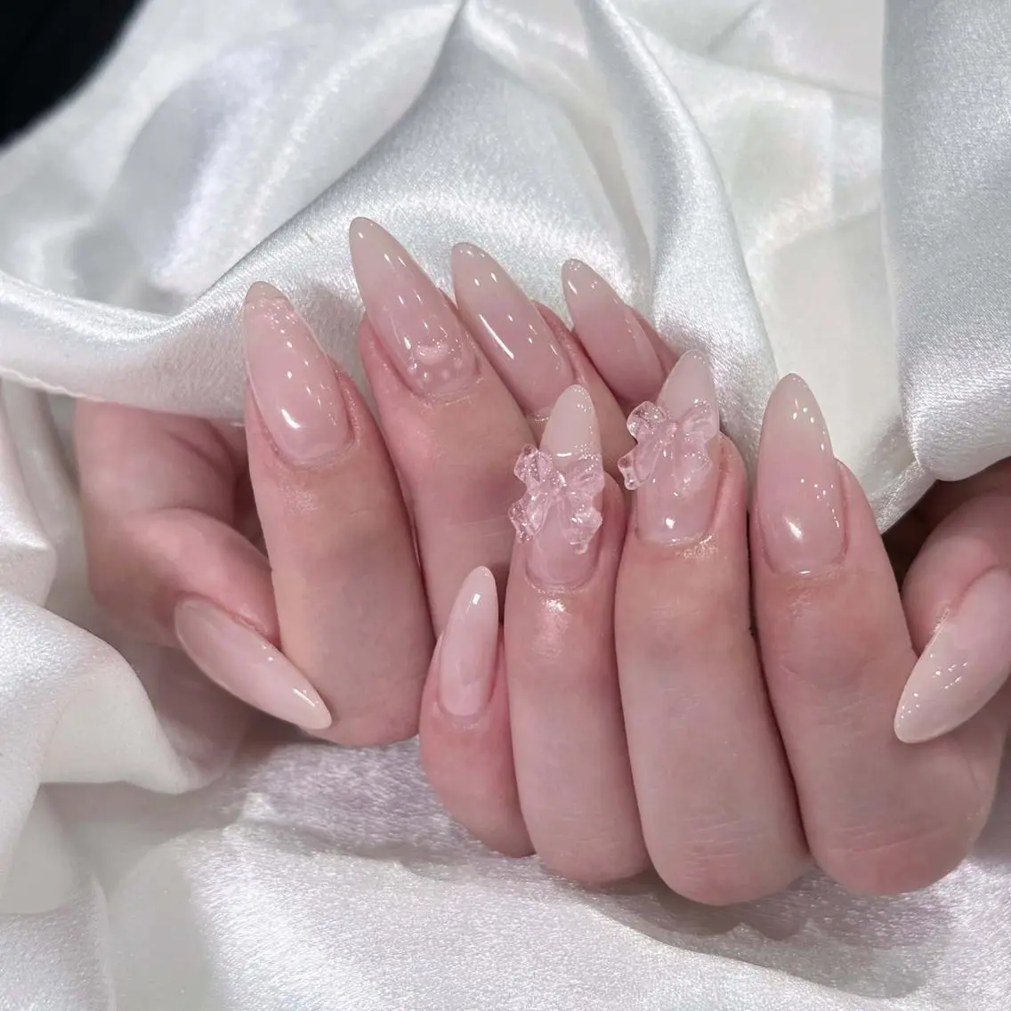 ネイル オーロラネイル ブルー チークネイル フットネイル フレンチネイル ハンドネイル NAILS168 池袋西口駅前店のネイルデザイン