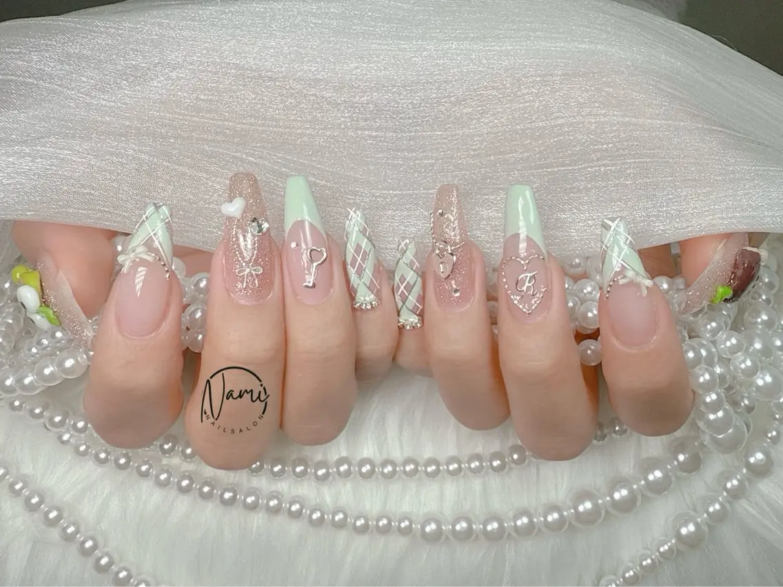 ネイル 長さ出し ガーリー 韓国ネイル ロングネイル 持ち込み Nami nail salonのネイルデザイン