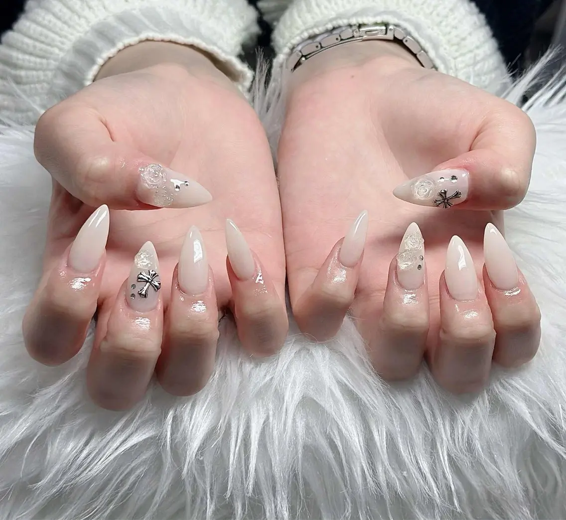 ネイル フレンチネイル ジェルネイル ガラスフレンチ ハロウィン ハート ハンドネイル H.baby Nail Salonのネイルデザイン
