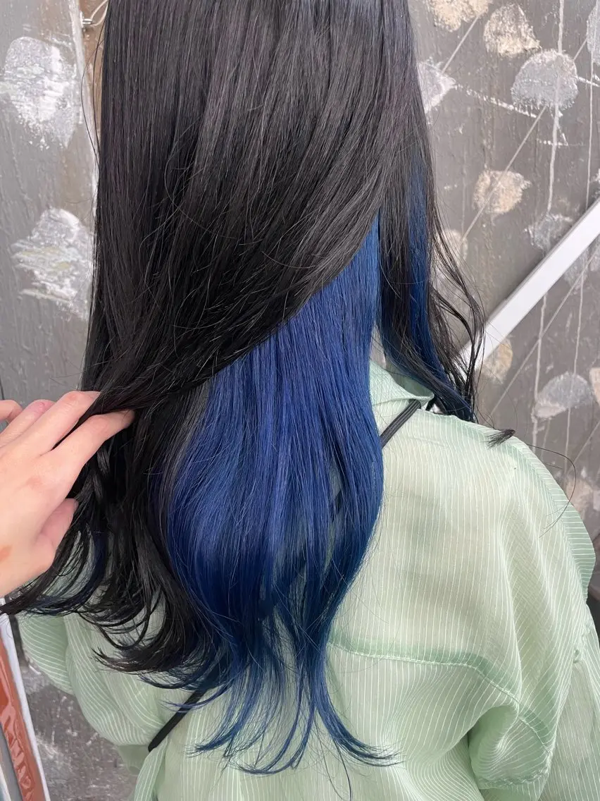 セミロング カラー ヘアカラー インナーカラー 推し ブリーチ  髪質改善のヘアスタイル