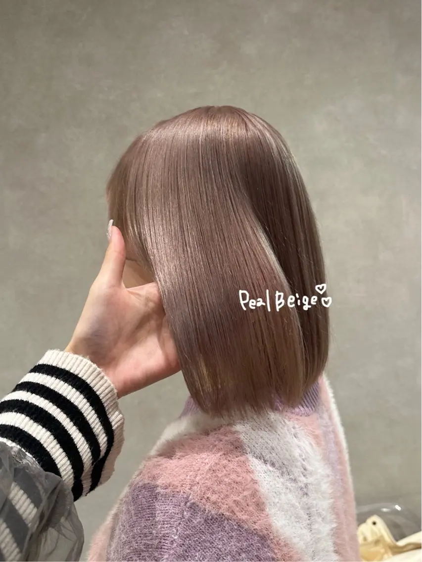 ミディアム カラー ベージュカラー ペールベージュ カット ヘアカラー regalo Acari🍎のヘアスタイル