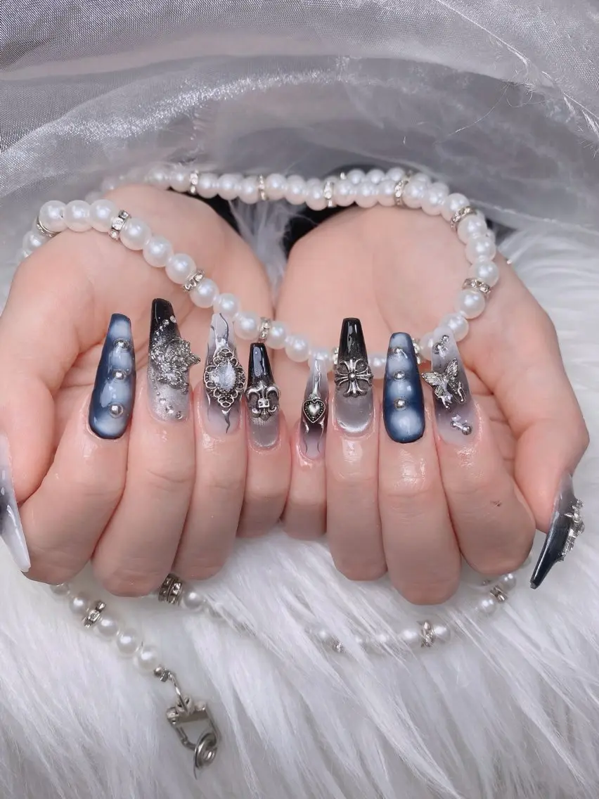 ネイル アートネイル オーロラネイル ボルドー チークネイル フレンチネイル ハンドネイル Sakura Nail Salonのネイルデザイン